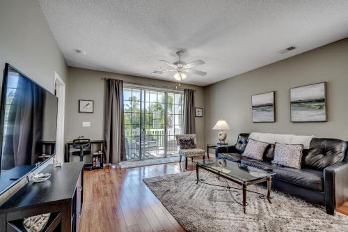 North Myrtle Beach House | Sandy Tee Resort Suite w Giant Pool Oasis