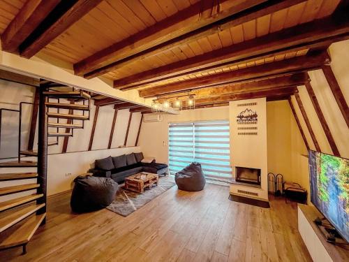East Sarajevo Ski Chalet | Sarajevo House Mountain View