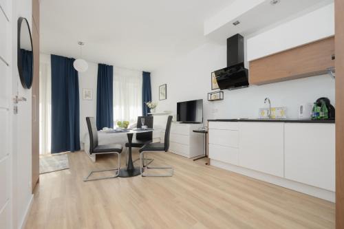 Wilanow Apartment | Sarmacka 25 studio 1 close to Medicover and Paley