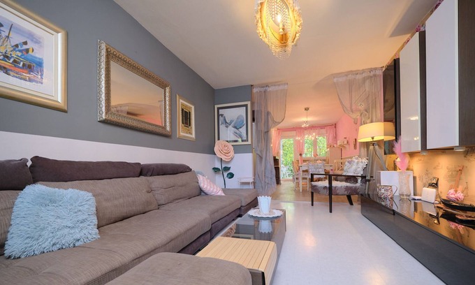 Znjan Apartment | Sasha's Garden in Split
