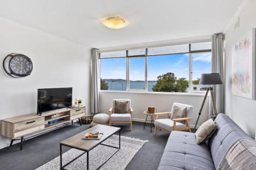 Battery Point Apartment | Scandi-chic Riverside Hideaway Near Attractions