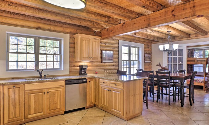 Groveoak Cabin | Scottsboro Cabin w/Fire Pit & Resort Access