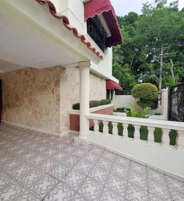Altos de Arroyo Hondo Villa | SDQ Villa Isabel, NO FUMAR, cerca embajada EEUU