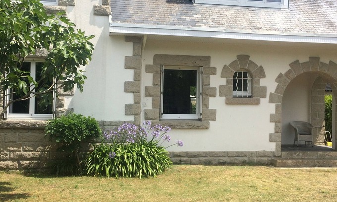 Ile-Tudy House | Sea by foot from large detached house with garden