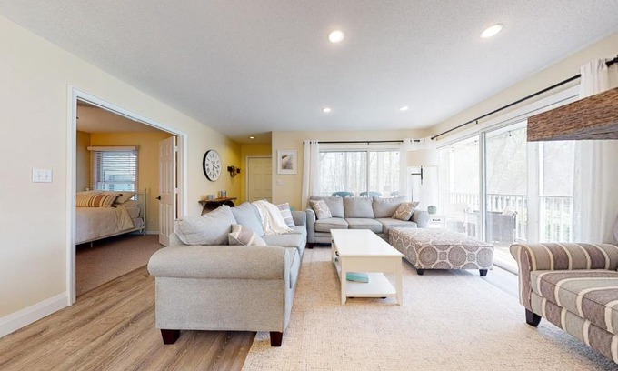 Bethany Beach Apartment | Sea Colony - 52004 Canal