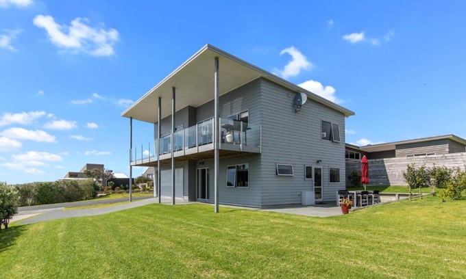 Mangawhai Heads House | Sea It All On Devon - Mangawhai Holiday Home