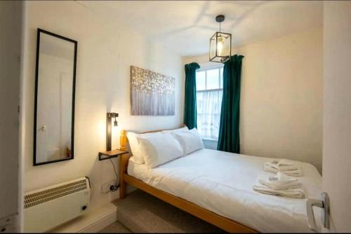 Scarborough Apartment | Sea side flat 5 with fast WIFI and free PARKING