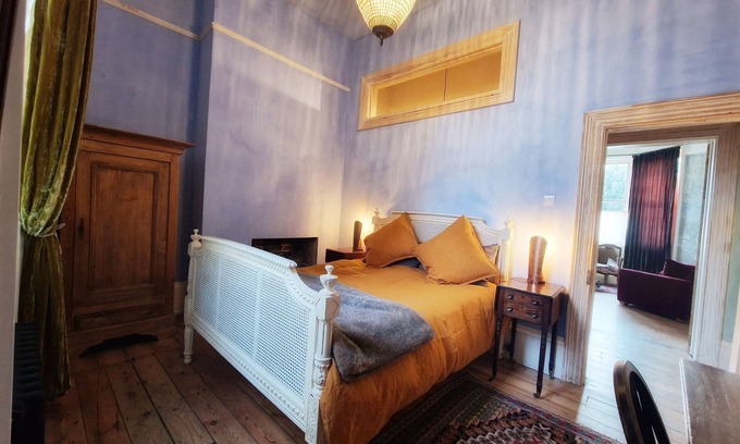 Margate Apartment | Sea Sprite, old Victorian hotel beach apartment with hot tub + garden in Margate