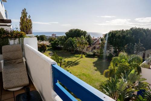 Castillo de Sabinillas Apartment | Sea view apartment with great terrace and 4 pools - Duquesa Suites 308