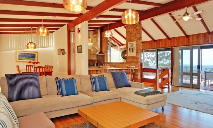 Vincentia House | Sea-View Lodge - BEAUTIFUL VIEWS OF VINCENTIA