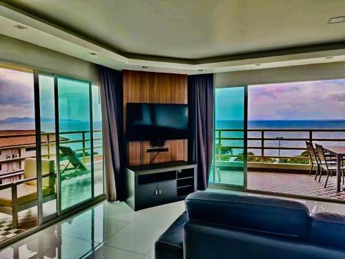 Jomtien Apartment | Sea view luxury suite with bath tub Jomtien