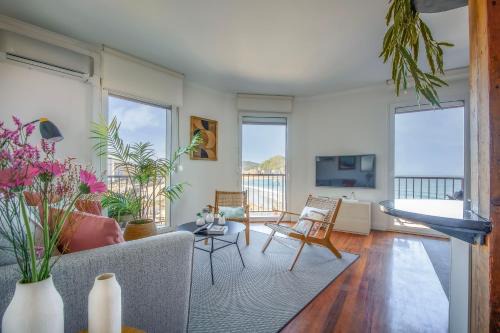 Gros Apartment | Sea Views from 4 Balconies Walk Score 90