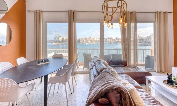Il-Qajjenza Apartment | Seafront 2BR home with private balcony, AC & WIFI