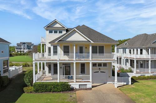 Corolla House | Seas The Day