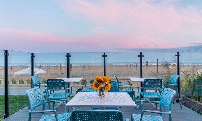 Seaside Gilbert District Hotel | Seashore Inn on the Beach
