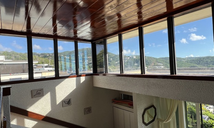 Bolongo Bay Condo | Seaside Blue Hosted by Shilpi Singh
