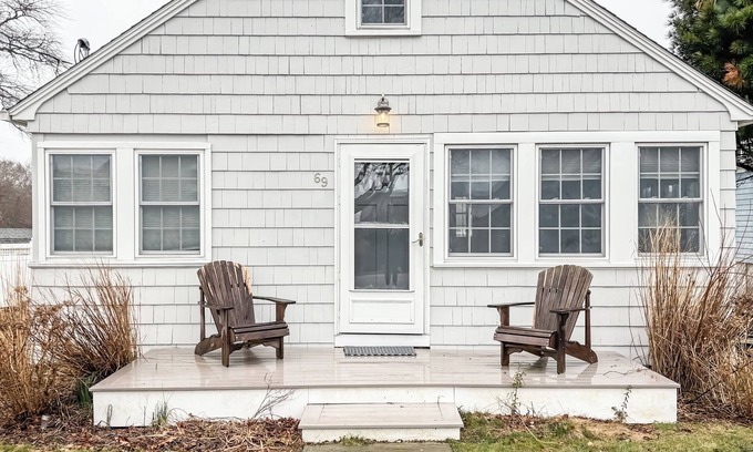 Lords Point House | Seaside cottage with water views on Lord's Point in Mystic, CT