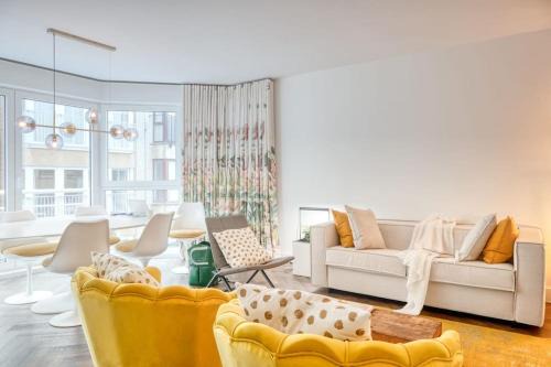Duinbergen Apartment | Seaside Haven for 6 with Parking in Knokke