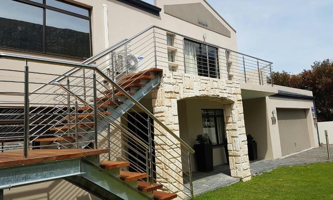 Hermanus Heights House | Seaside Hermanus Guest Room