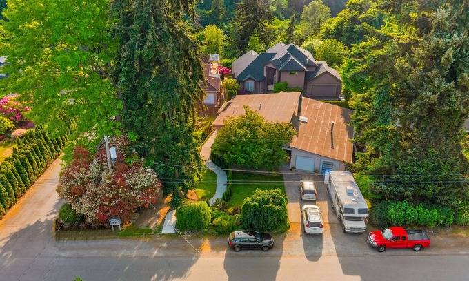 Federal Way Apartment | Seaside Nest Perched on the Hills