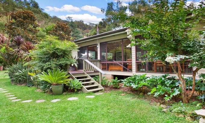 Great Mackerel Beach Cottage | Seaside Secret - relax by the sea