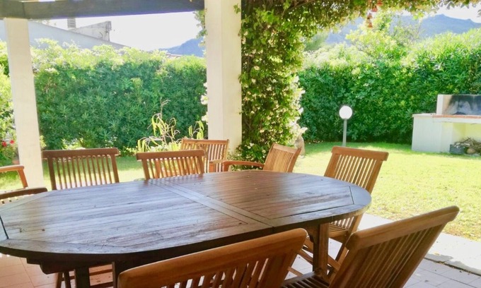 Villaggio Mandorli Villa | Seaside villa with large private garden