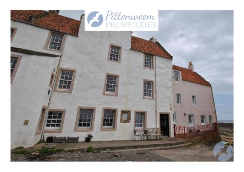Pittenweem Apartment | Seaspray- harbourfront home in idyllic location