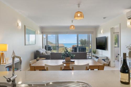 Encounter Bay Apartment | Seaview Getaway - 2 2 Solway Cres EncounterBay - BYO Linen
