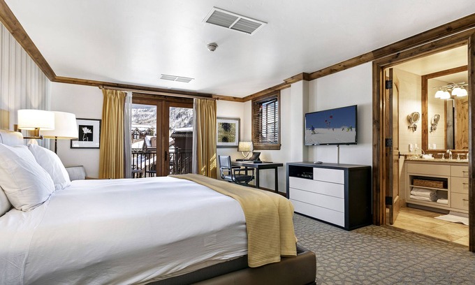 Vail Apartment | Sebastian Hotel 5 Star Residence Unit - 2 BR 3 BA & 2 Porch Unit. All Amenities!