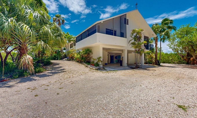 Key Largo House | Secluded and spacious family friendly sanctuary with enclosed pool and hot tub