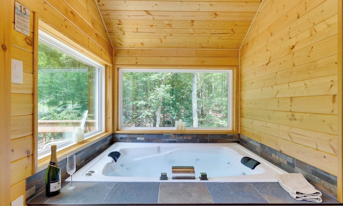 Bushkill House | Secluded Cabin: Pool, Jacuzzi, Pool Table, King Bed, Fire Pit, Horseback Riding