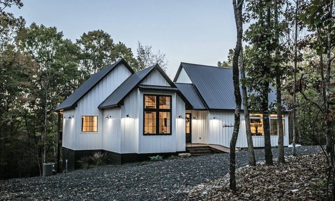 Broken Bow Cabin | Secluded on two acres, Large one bedroom luxury cabin