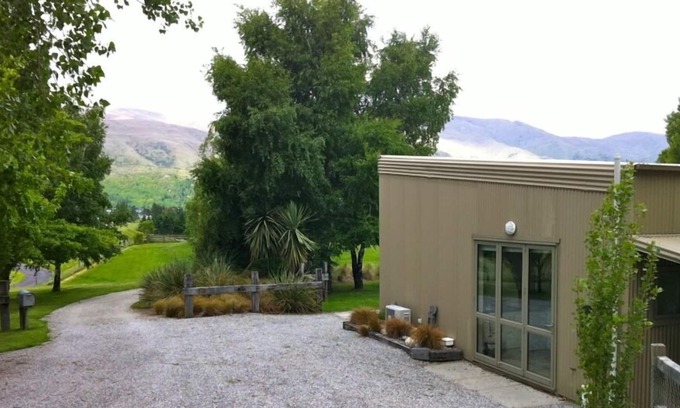 Arrowtown Condo | Secluded split level 1 bedroom flat