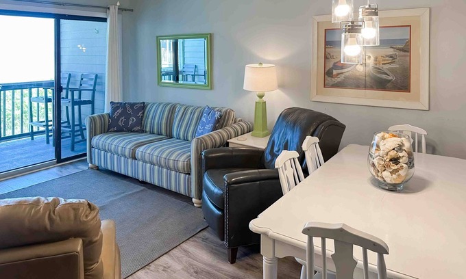 Atlantic Beach Condo | Second-Floor Condo in Oceanfront Location w/Shared Pool, Free WiFi, Water Views