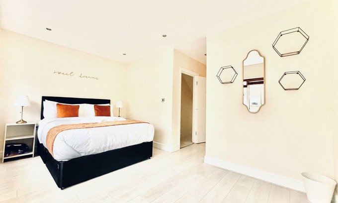 Islington Ski Chalet | Second Nest Islington