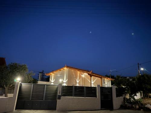 Spata-Artemida Apartment | Secret Garden Airport-Beach Villas 300m from famous Davis Beach