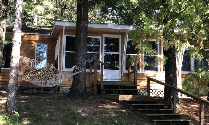 Wautoma Cottage | See the Colors of Fall! Last October weekend still available!