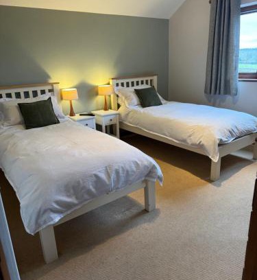 Little Cowarne Hotel | Self Check-In Rooms at The Three Horseshoes Inn