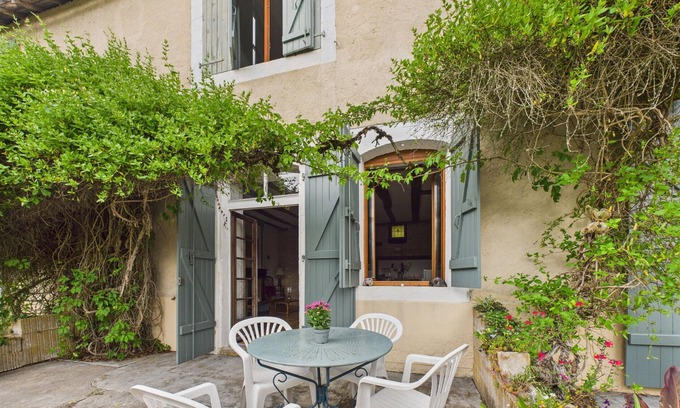 Montignac Ski Chalet | Semi-detached cottage, 4 adults 1 child, pool