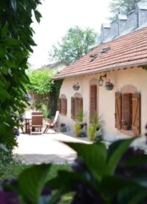 Bersac-sur-Rivalier House | Sequoia cottage
