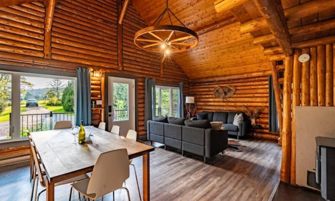 Saint-Leonard-de-Portneuf Cabin | Serene Log Getaway Near Trails w/Outdoor Hot Tub