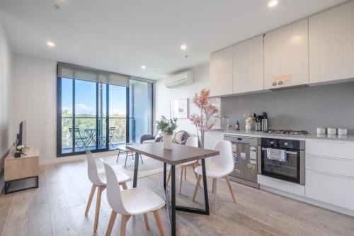 Parkville Apartment | Serene 2br2ba Apt In Parkville Pool Gym Parkin