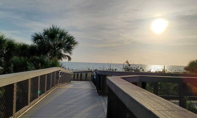 Venice Gardens House | Serene 3-Bedroom Home Near Venice Beaches
