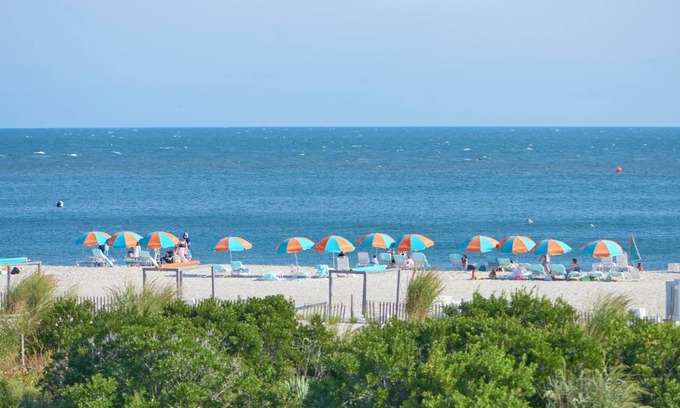 Cape May Hotel | Serene Beach Hideaway – Music Nights, Pool Days & Coastal Calm