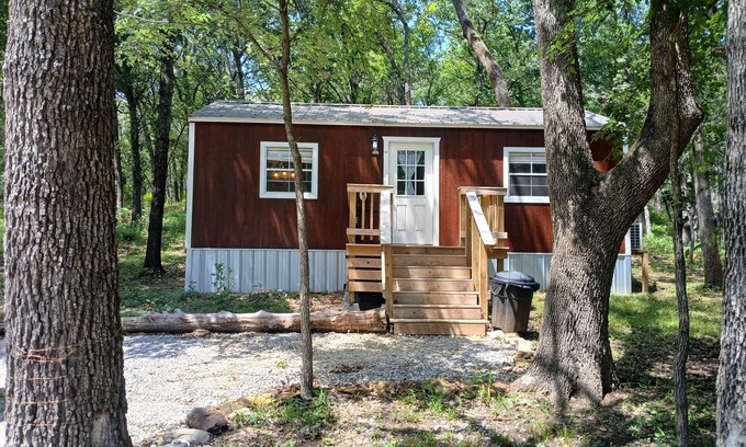 Kingston Cabin | Serene cabin with AC in charming Kingston