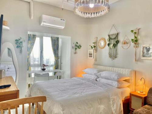 South Triangle Apartment | Serene Haven in Tomas Morato