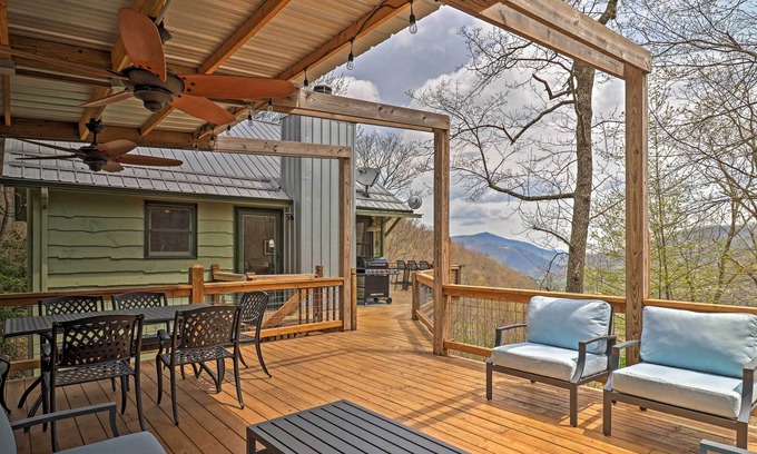 Maggie Valley House | Serene 'Mountain Mist' Retreat w/ Deck & Hot Tub!