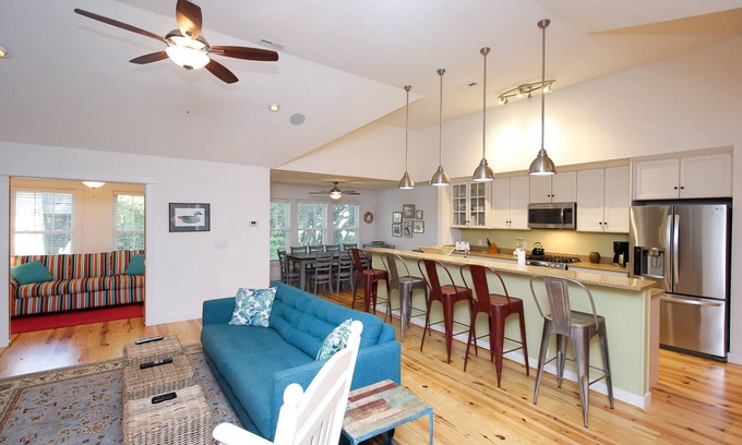 Duck House | Serene Sanderling Beach Cottage Steps from beach w/community pool - Duck