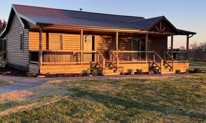 Carbon Hill Cabin | Serenity Cabins located in the Rolling Hills of Appalachia Ohio