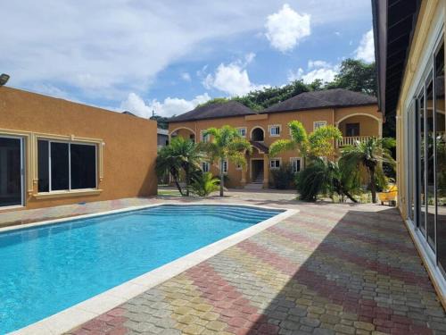 Runaway Bay Apartment | Serenity Escape Apt 5